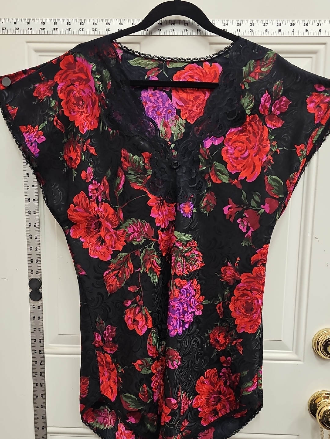 Black, Floral, Lace-Trim , Vintage, Red, Designer, Pink Roses, Sleep, Beauty